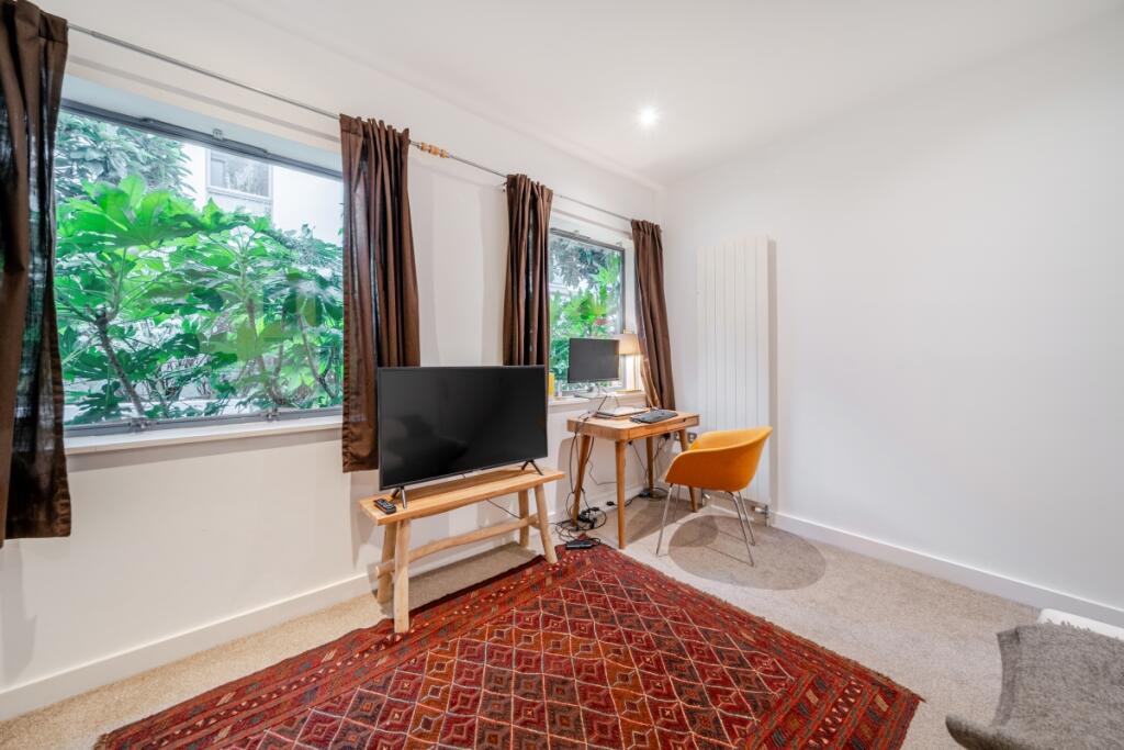 2 bedroom mews property for rent