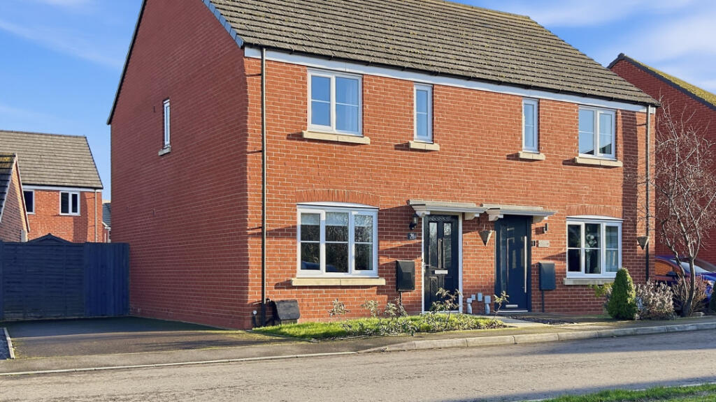 3-bed semi-detached on Pershore, Pershore, WR10 1RP, £108,000