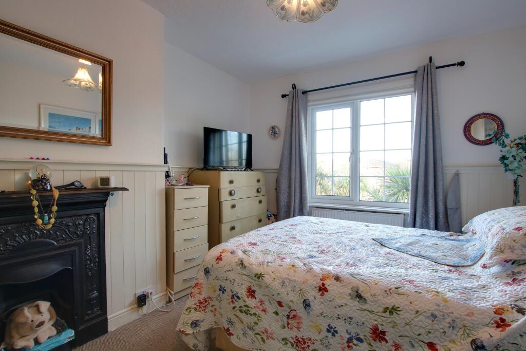 House in Fareham, Portchester - More
