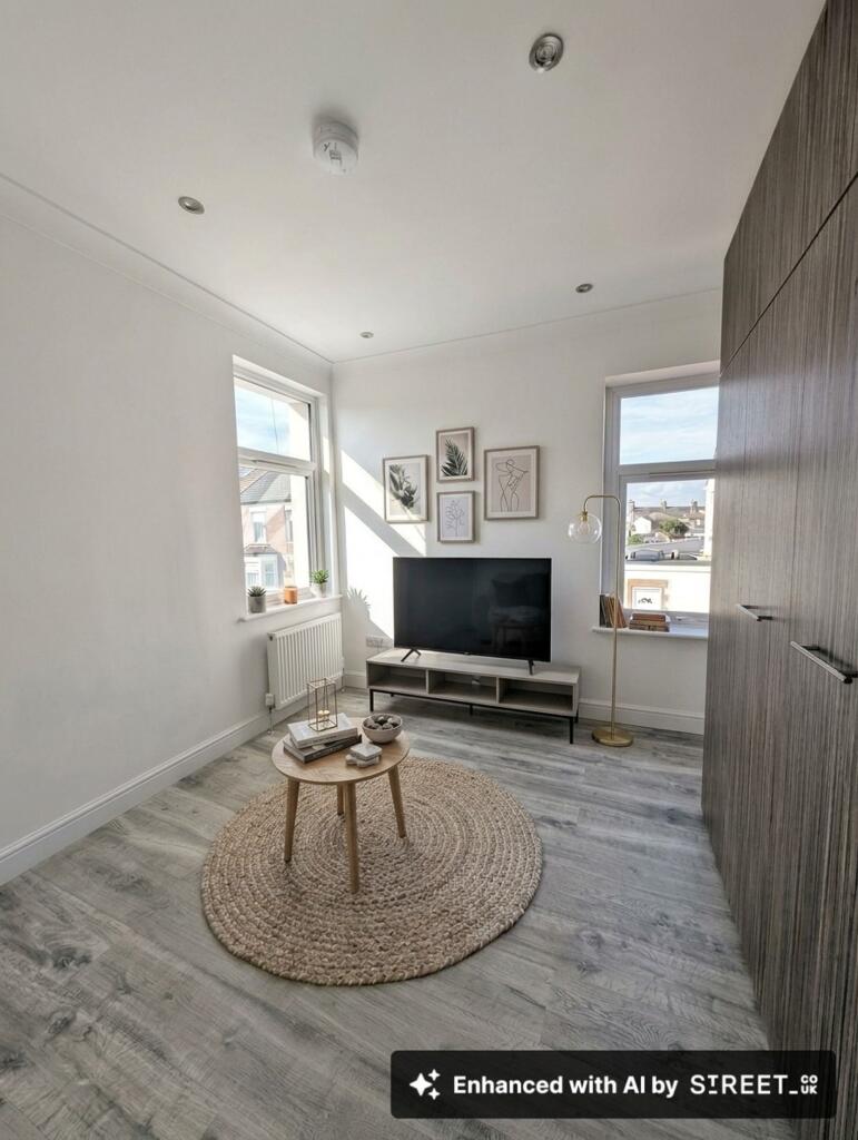 Apartment in Cardiff, Grangetown - View 2