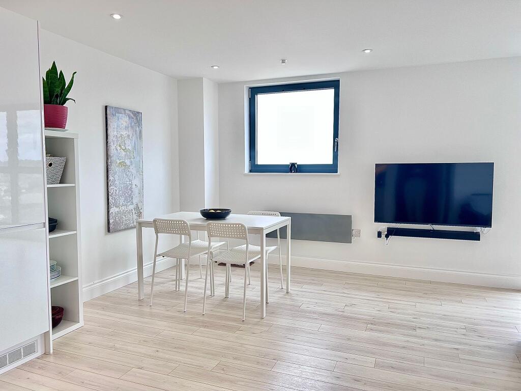 Apartment in Ipswich, Suffolk - View 3