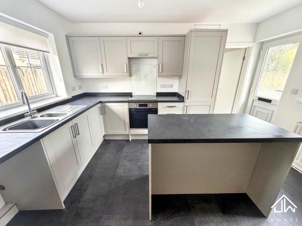 House in Newport - View 5