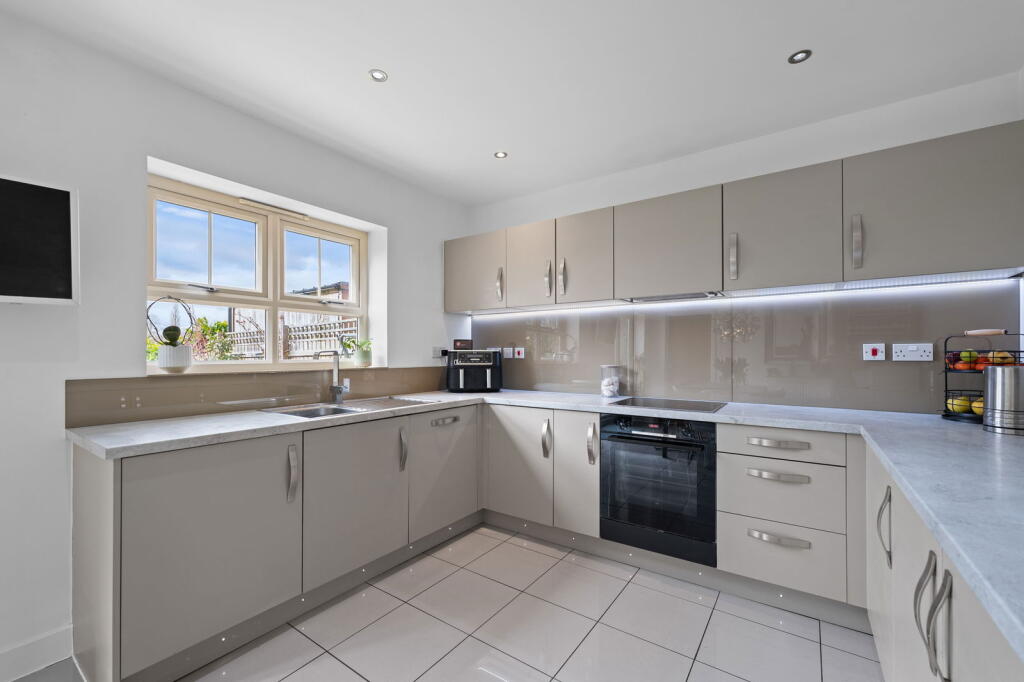 House in Rotherham, Wickersley - View 5