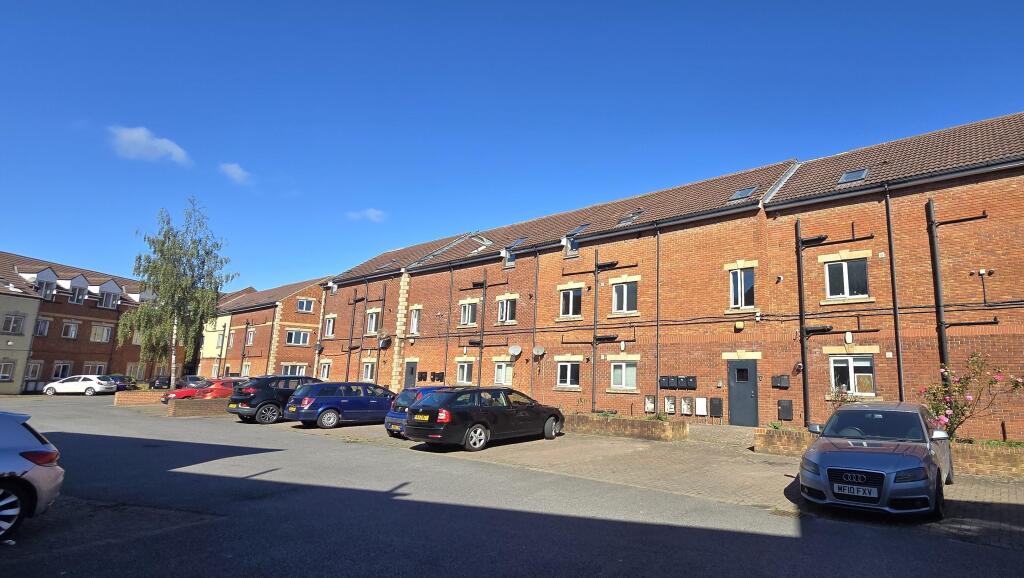 2-bed flat on 72 Cambridge Court, Tindale Crescent, Bishop Auckland, County Durham, DL14, £25,000