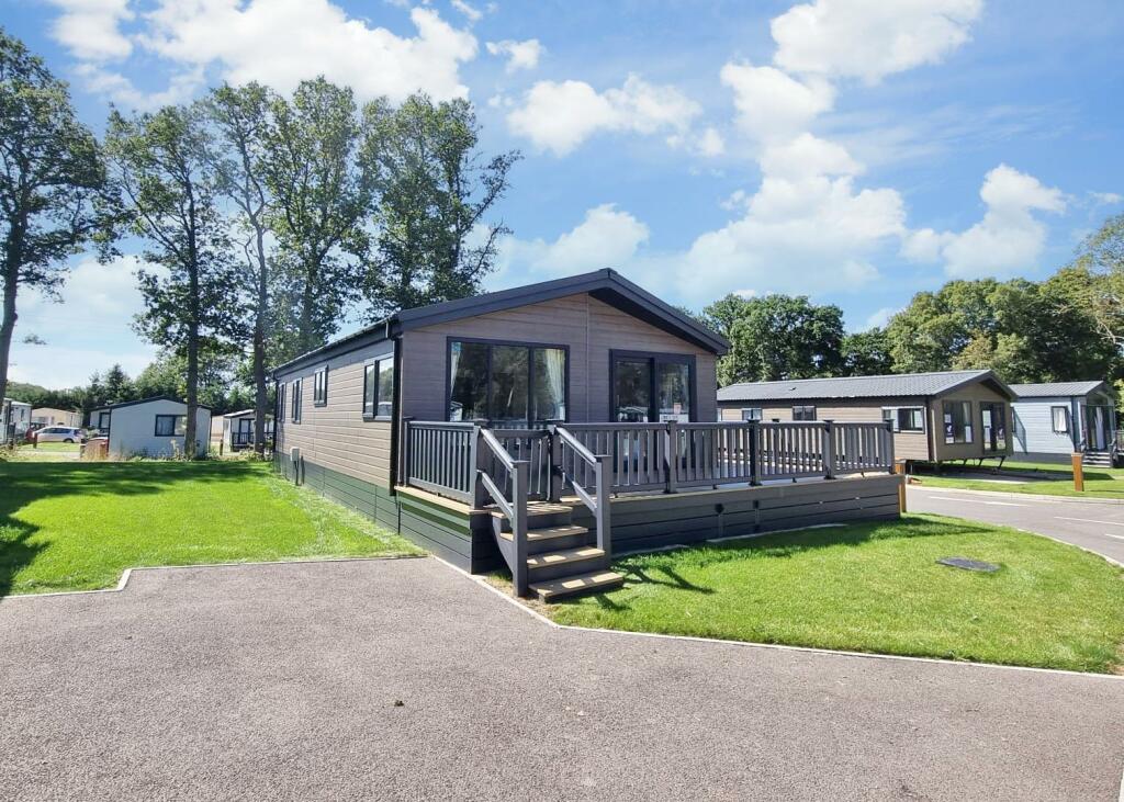 3-bed caravan on Bluebell Park, Emms Lane, Brooks Green, Horsham, West Sussex, £199,000