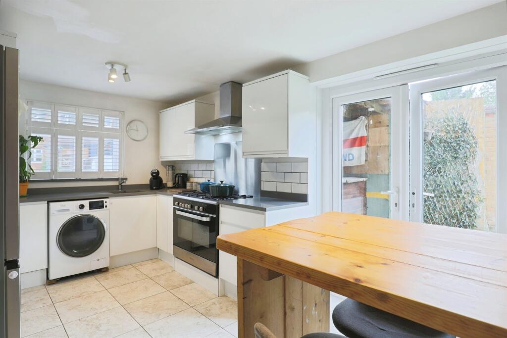 Market End Way, Bicester - View 2
