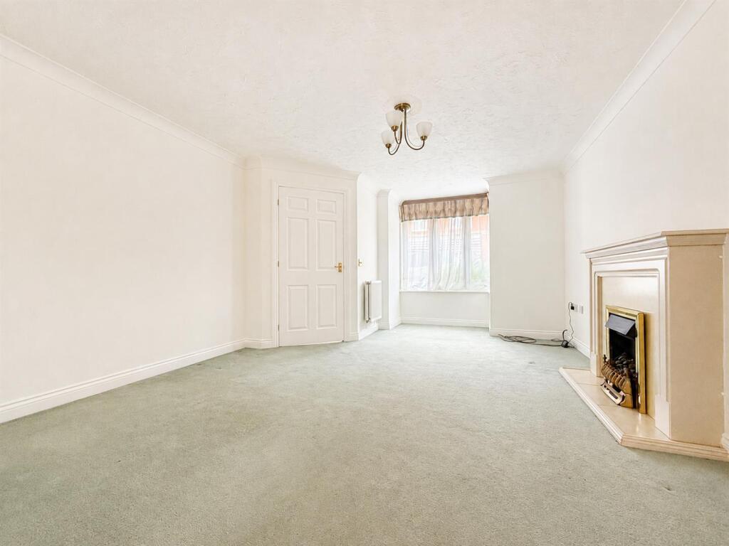 Isaac Square, Great Baddow, Chelmsford photo 5