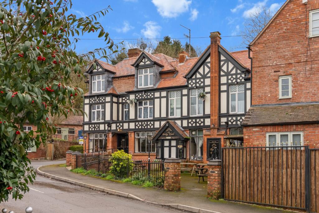 Main image of property: £1,200 PCM – All Bills Included, Apartment 3, The Bridge Hotel, Stanford Bridge, Worcester, WR6 6RU