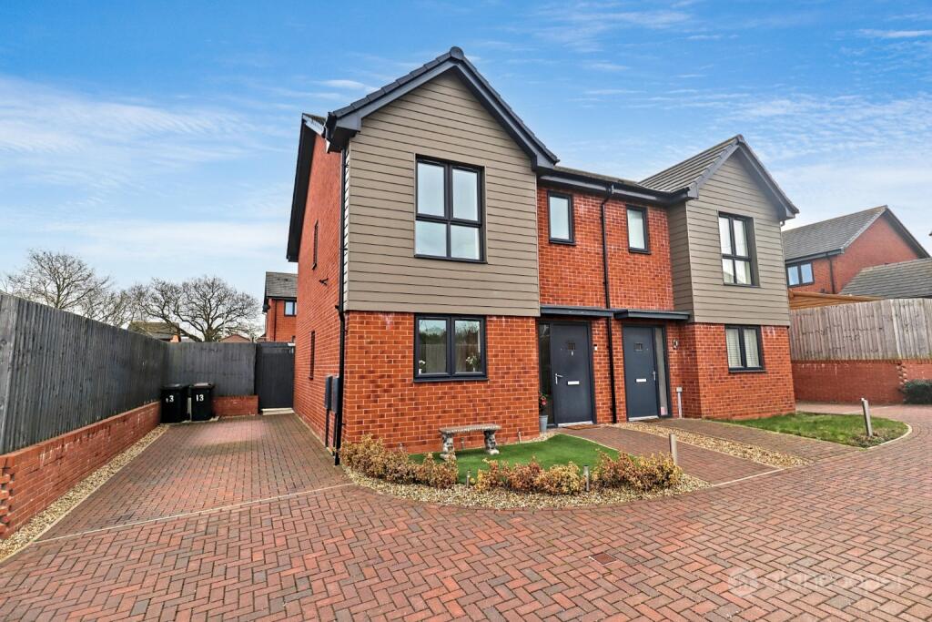 Main image of property: Springwood Gate, Nuneaton, CV10 0NT