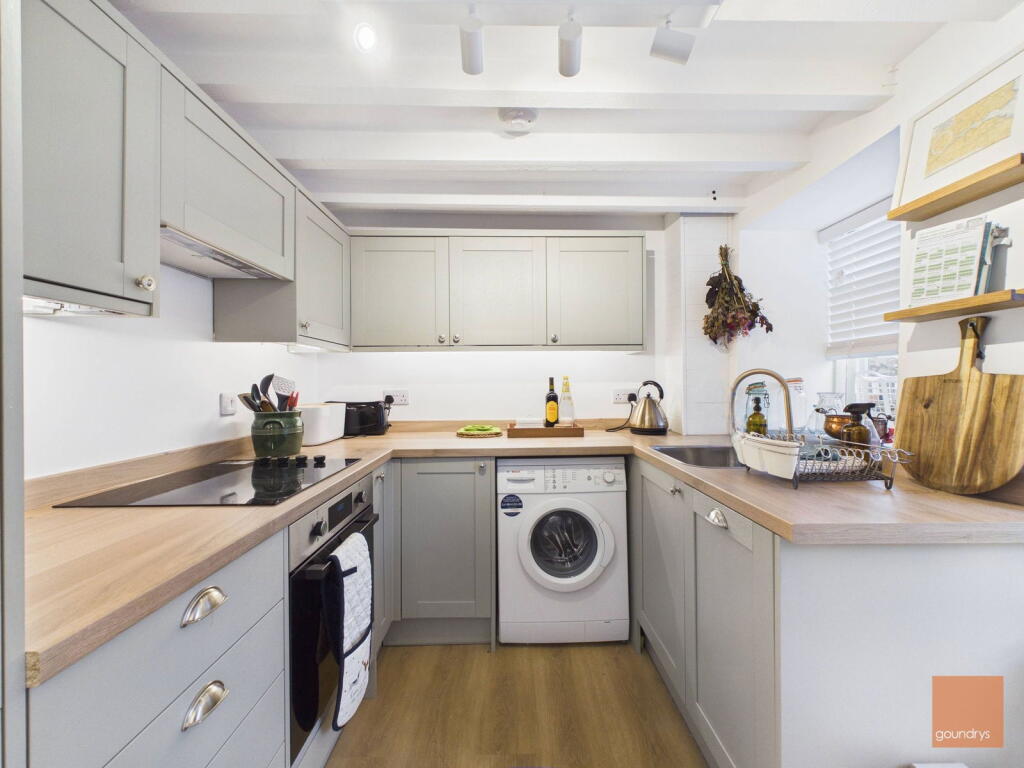 Churchtown, Illogan- Charming character cottage with generous garden photo 2