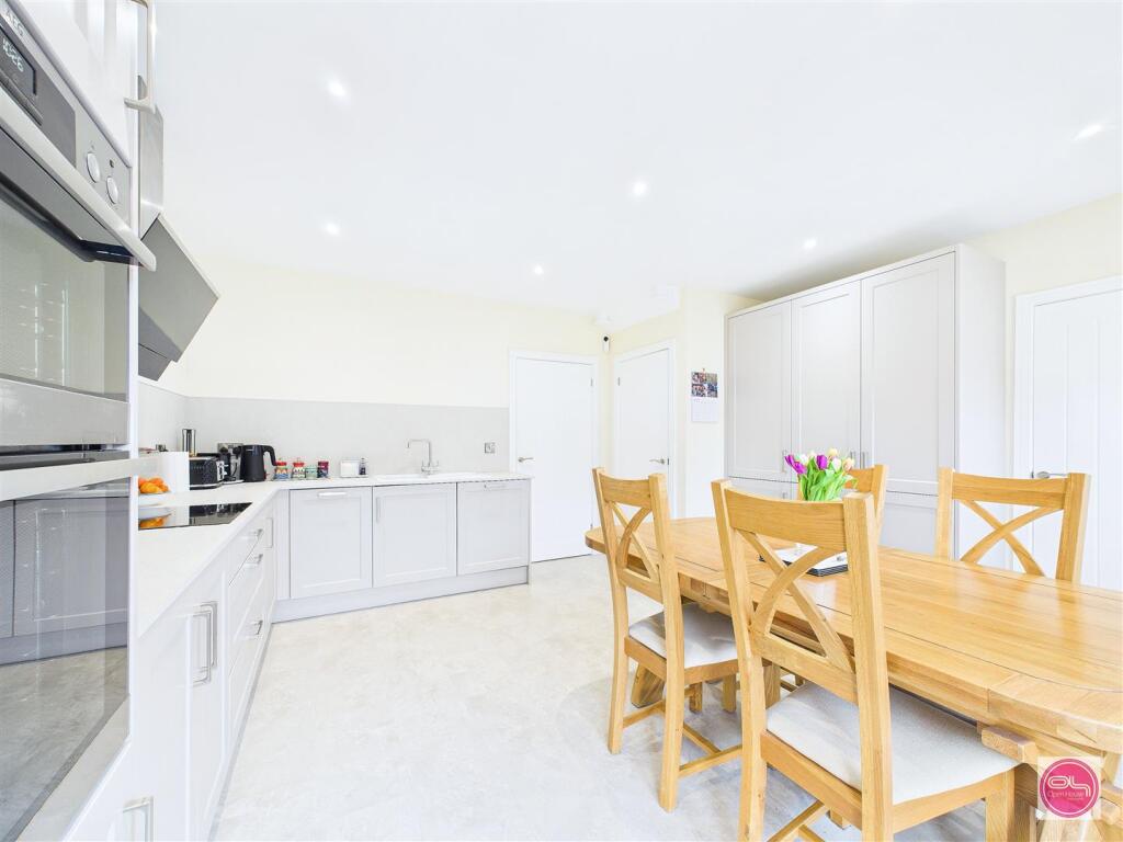 Hewer Drive, Castle Gresley, Swadlincote - More