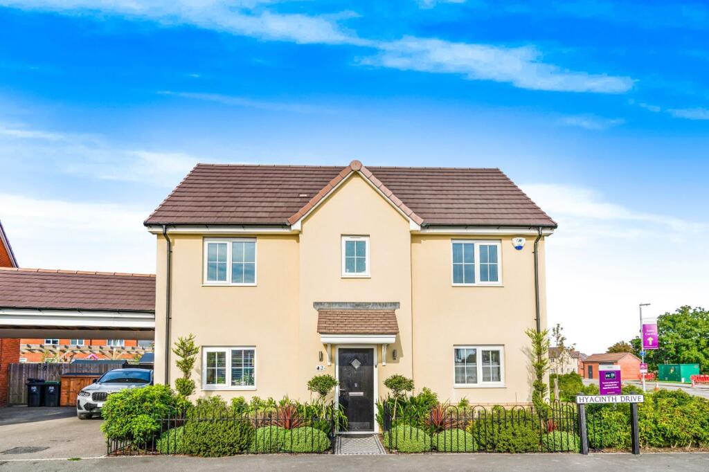 3-bed detached on Hyacinth Drive, Dunmow, Essex, £450,000