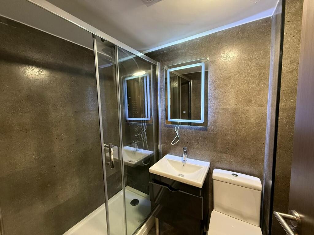 Apartment in Basingstoke and Deane, Basingstoke - More