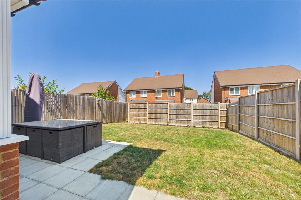 House in Basingstoke and Deane, Sherfield on Loddon - View 4