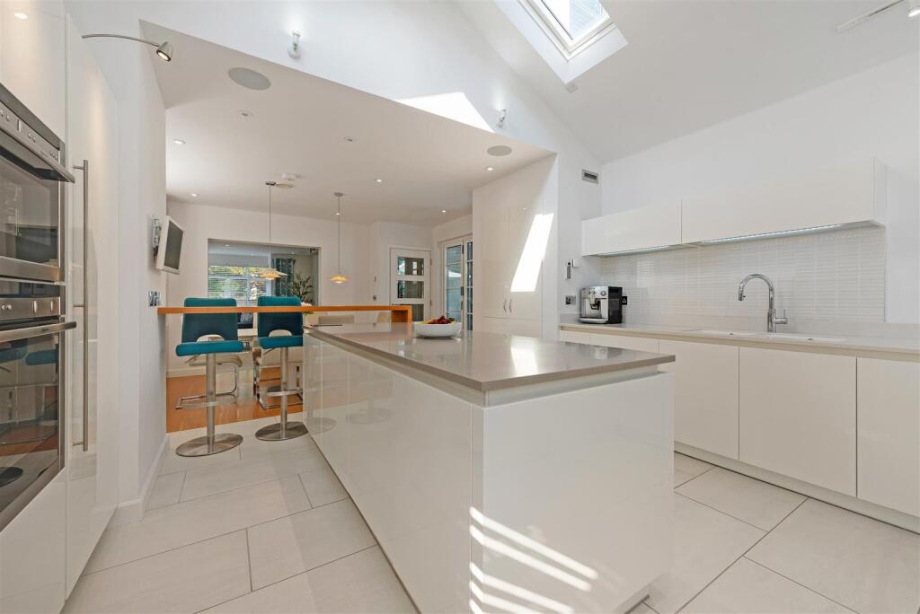 House in Havant, South Hayling - More