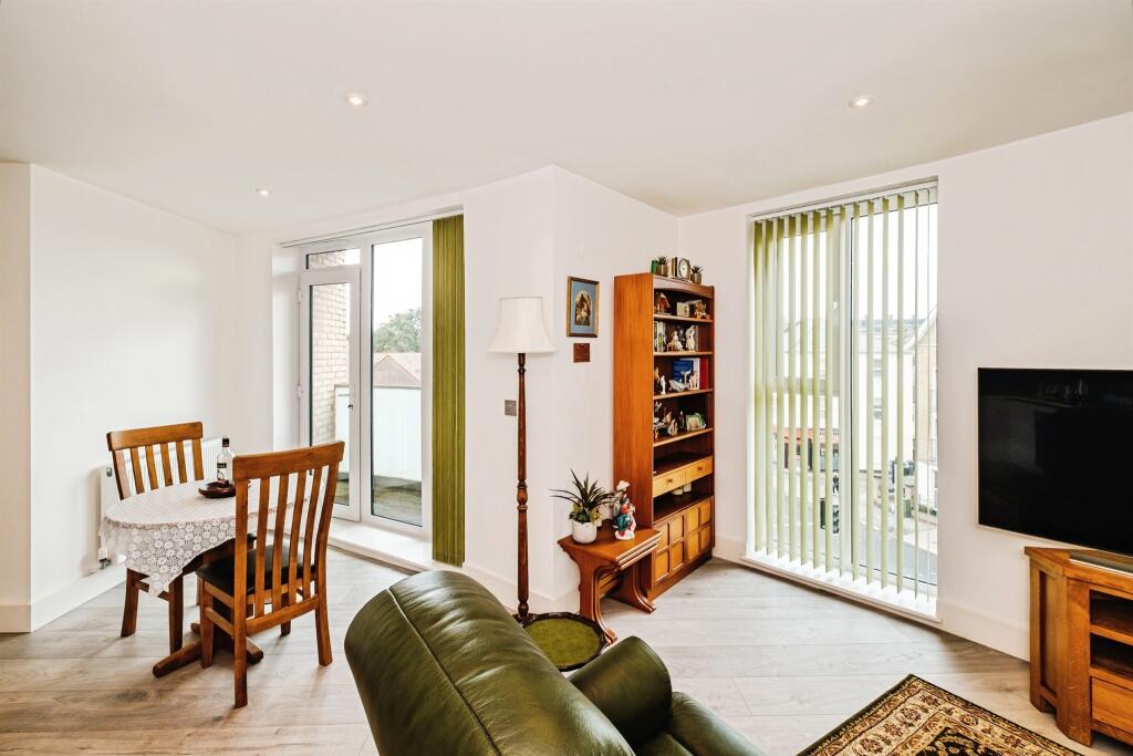 Apartment in Brighton - View 4