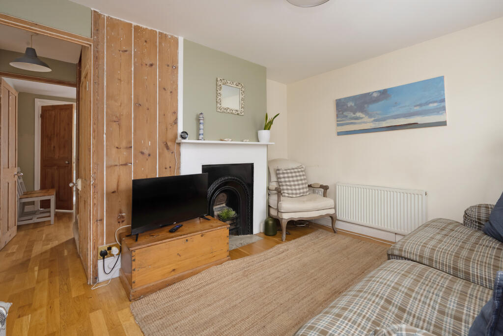House in Whitstable, Lower Island - More