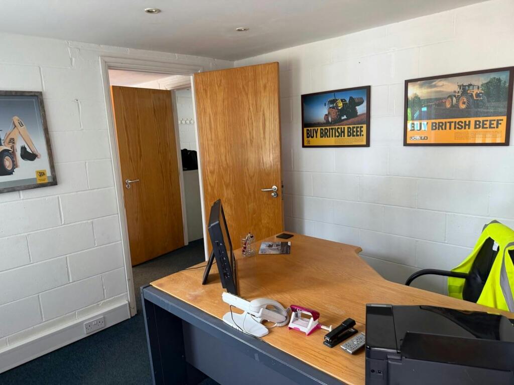 Office 1.jpg
