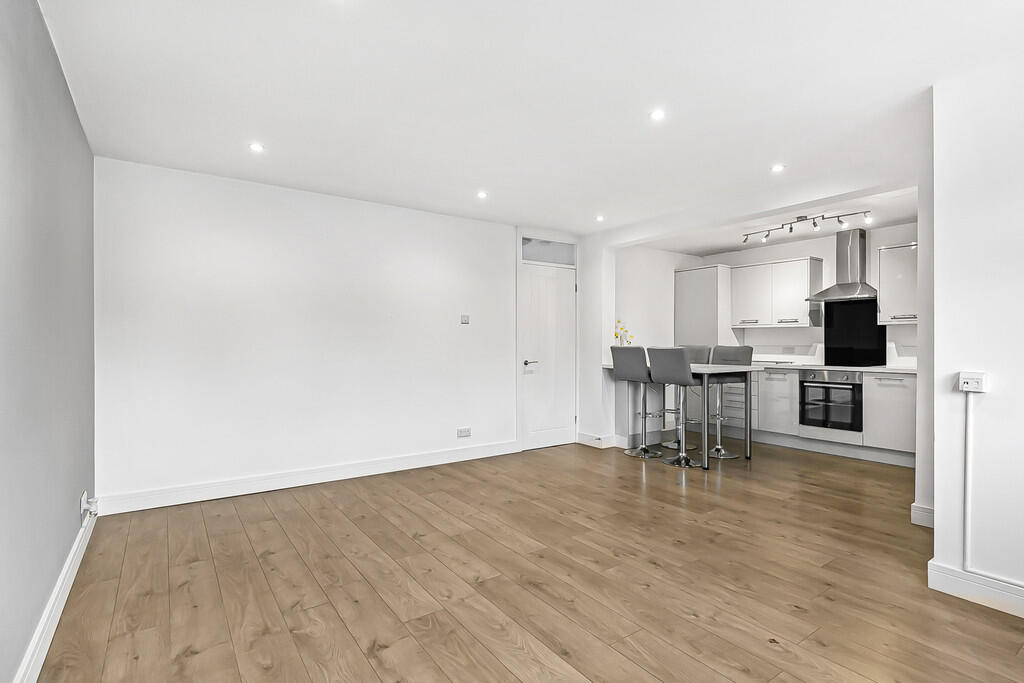 Apartment in East Hertfordshire, Folly Island, Hertford - View 5