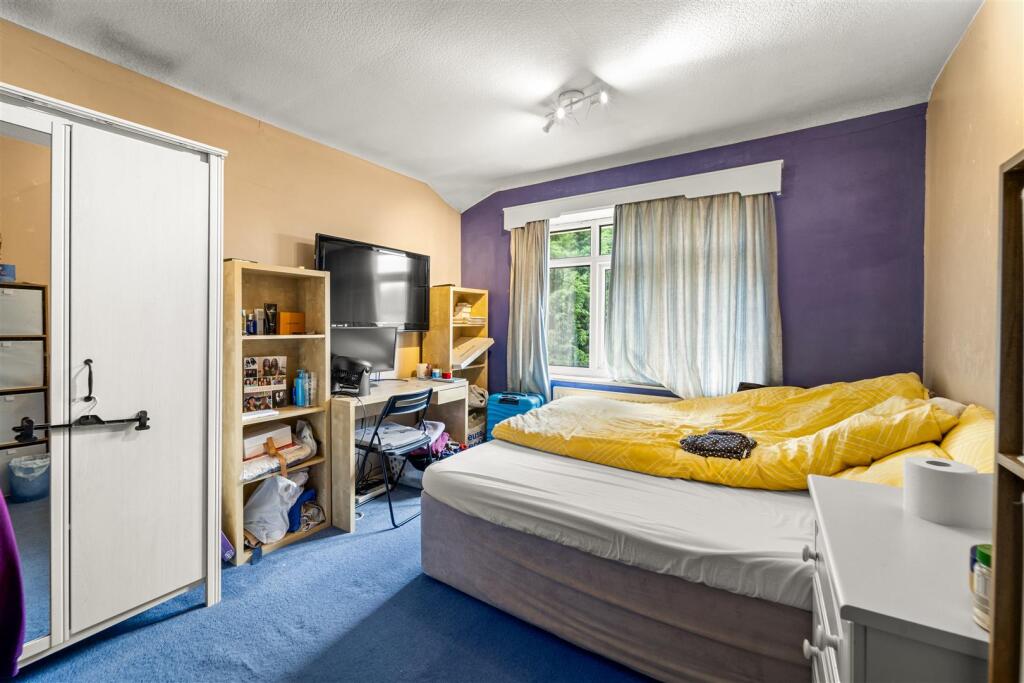 Shaftesbury Avenue, Timperley, Altrincham – další