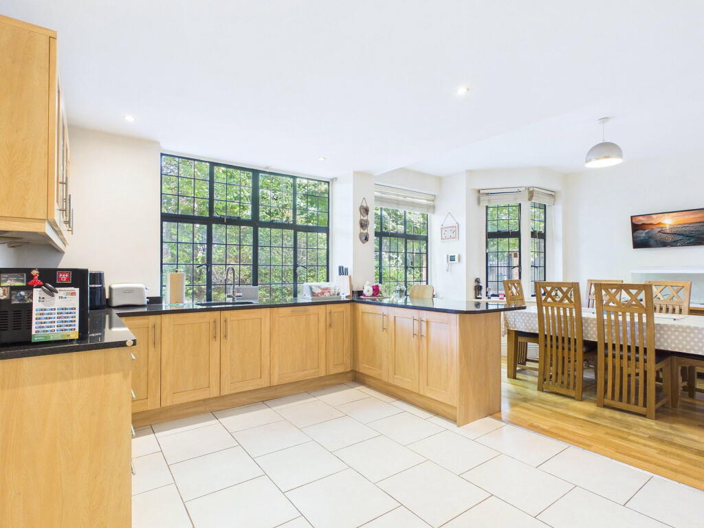 House in Watford - View 4