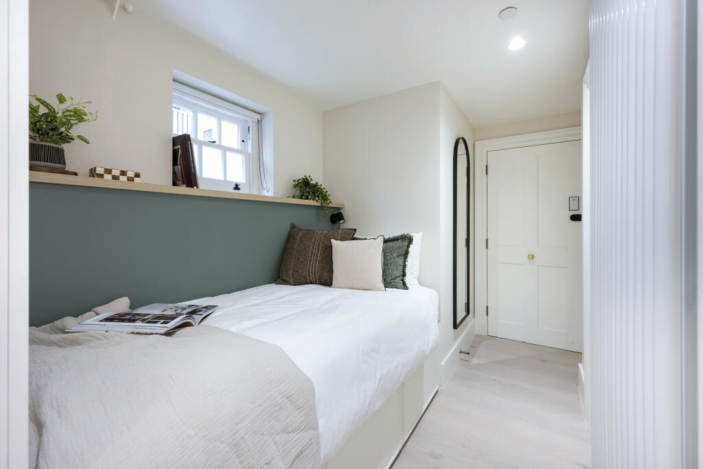 Main image of property: Kensington Gardens Square, London, W2