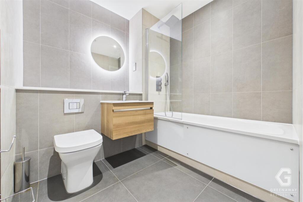 Apartment in Redhill - View 4