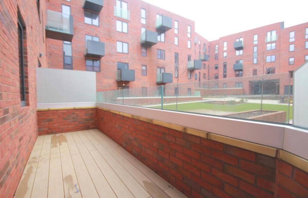 1-bed flat on 10 Moreton Street,, £175,000
