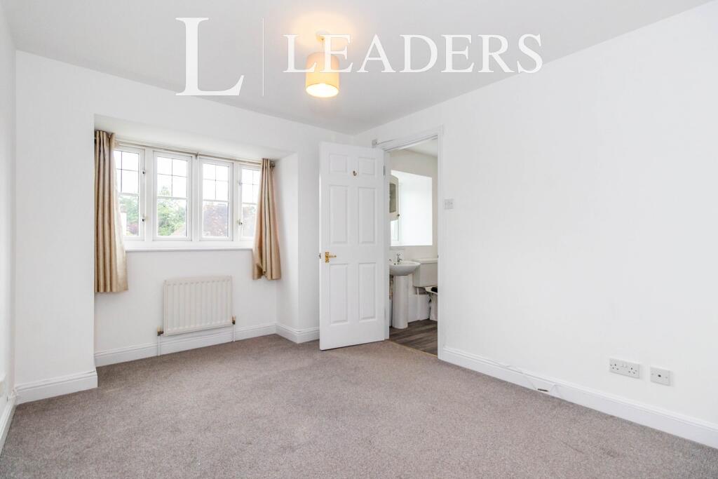 Apartment in Sutton - More