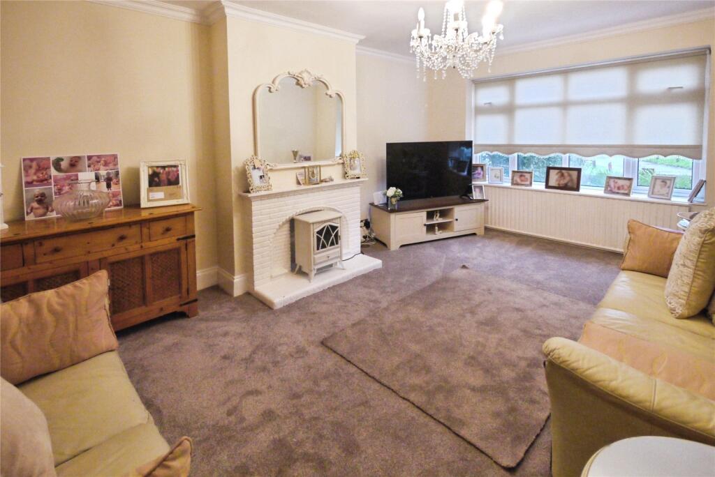 Apartment in Brentwood, Essex - View 3