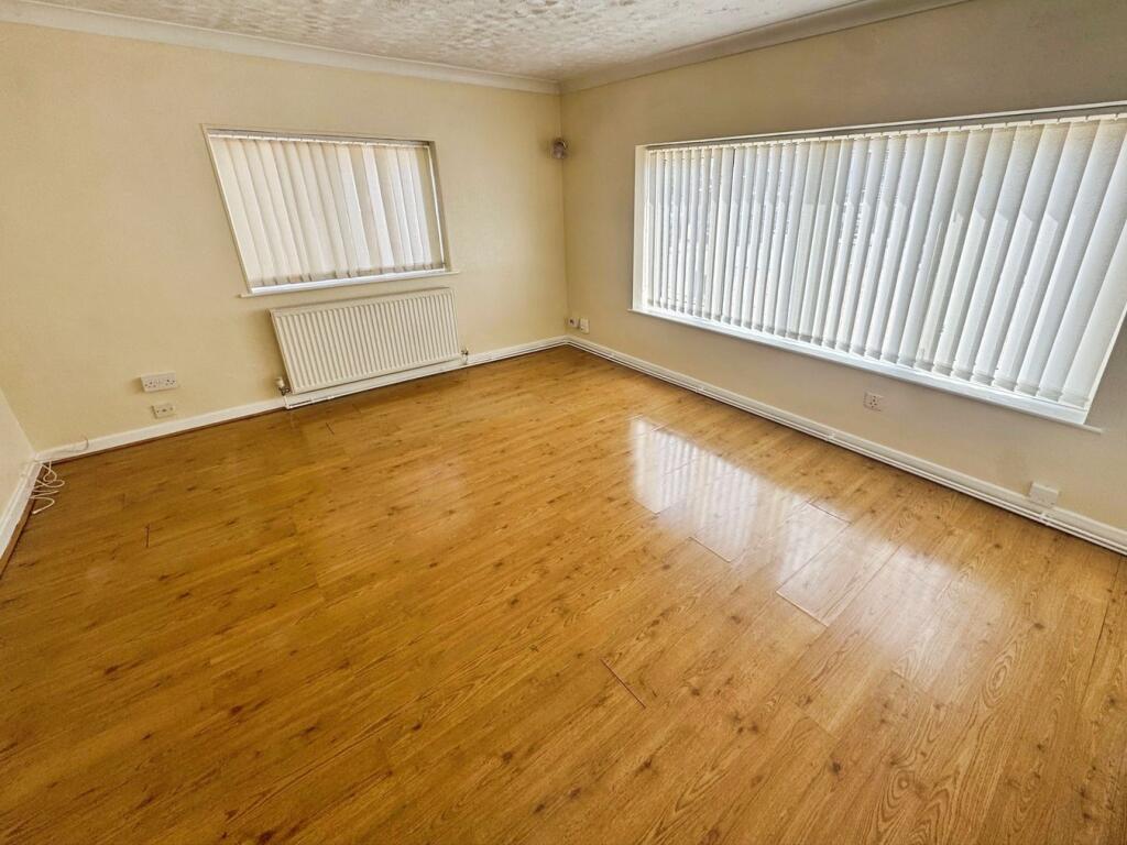 Apartment in Birmingham, Pheasey - View 3