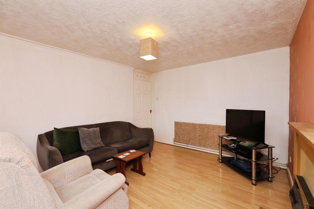Apartment in Rotherham, South Yorkshire - View 3