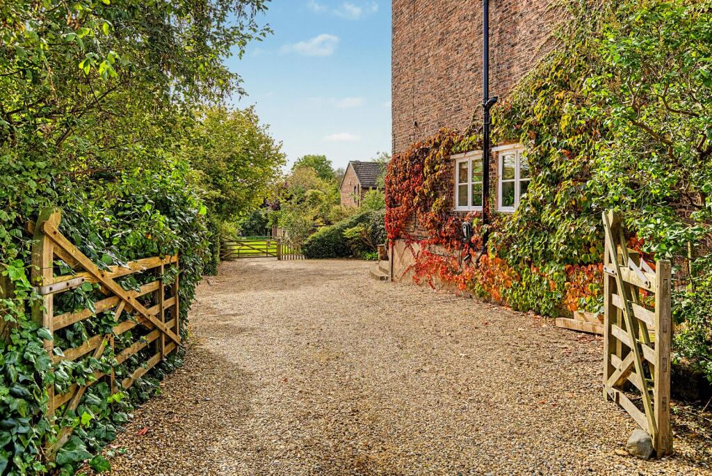 Pickmere, Knutsford, Cheshire photo 2