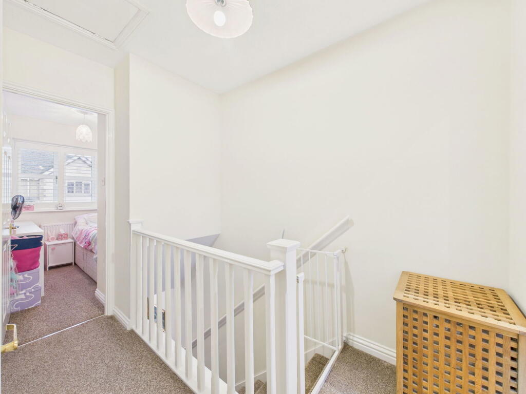 House in Horsham, North Horsham - More