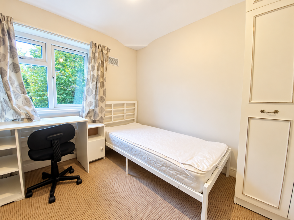 Poole Crescent, Harbourne, B17 photo 4