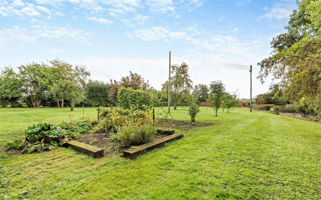 House in Brimfield, Wyson - View 3