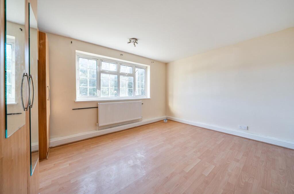Apartment in Harrow - View 5