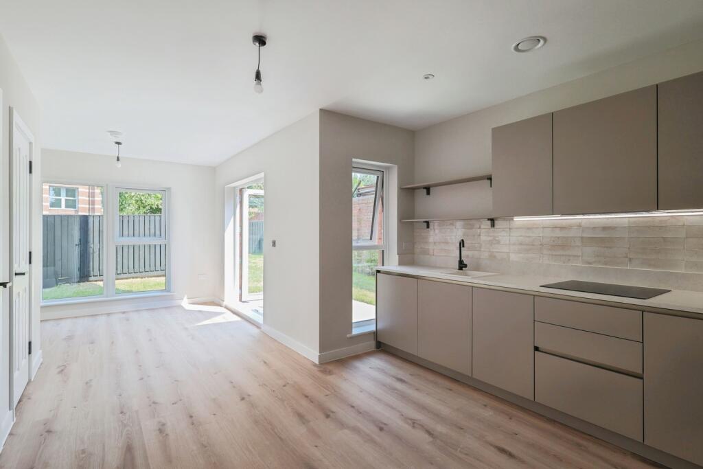 Stafford Close, Manchester, Greater Manchester, M14 photo 4