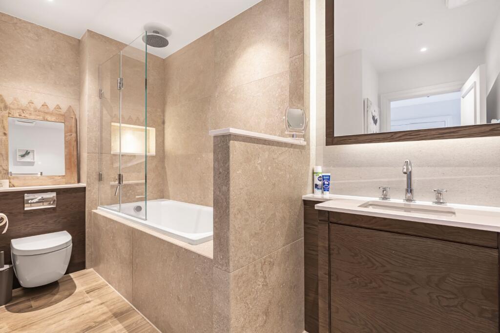 House in Richmond, Norbiton - More