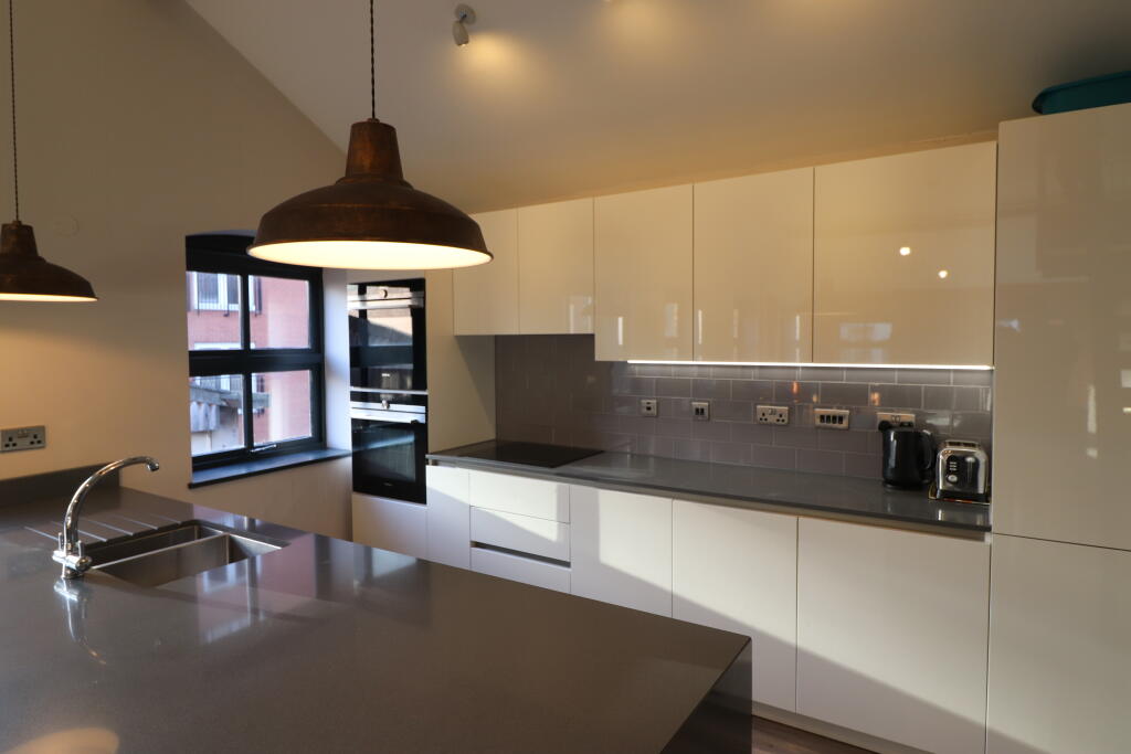 Apartment in Birmingham, Jewellery Quarter - View 4