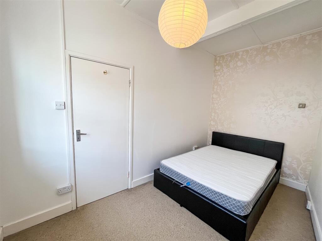Apartment in Dorchester, Dorset - View 5