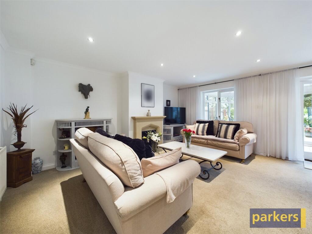 House in Wargrave, Wokingham - More