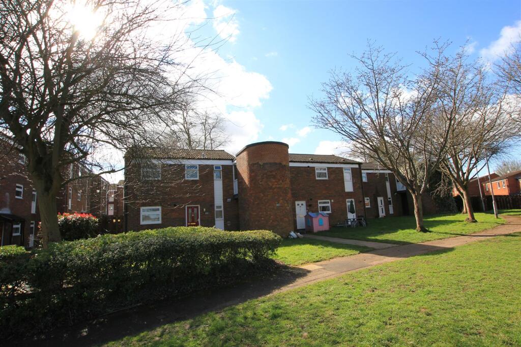 Main image of property: Kimbolton Crescent, Stevenage, SG2 8RW