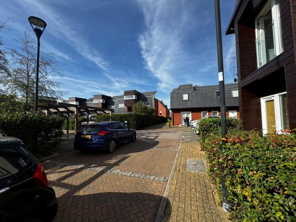 Apartment in Milton Keynes - More