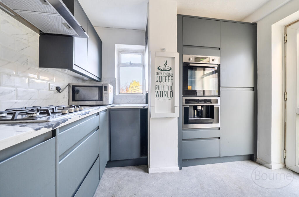 Apartment in Farnham, Shortheath - View 3