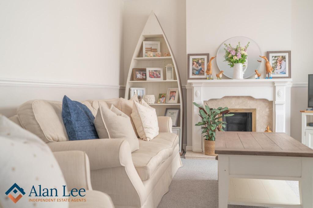 7 Hamble Way photo 4
