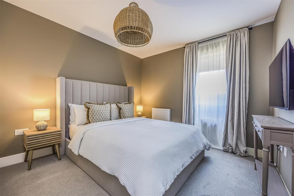 Apartment in Havant, Hampshire - View 5