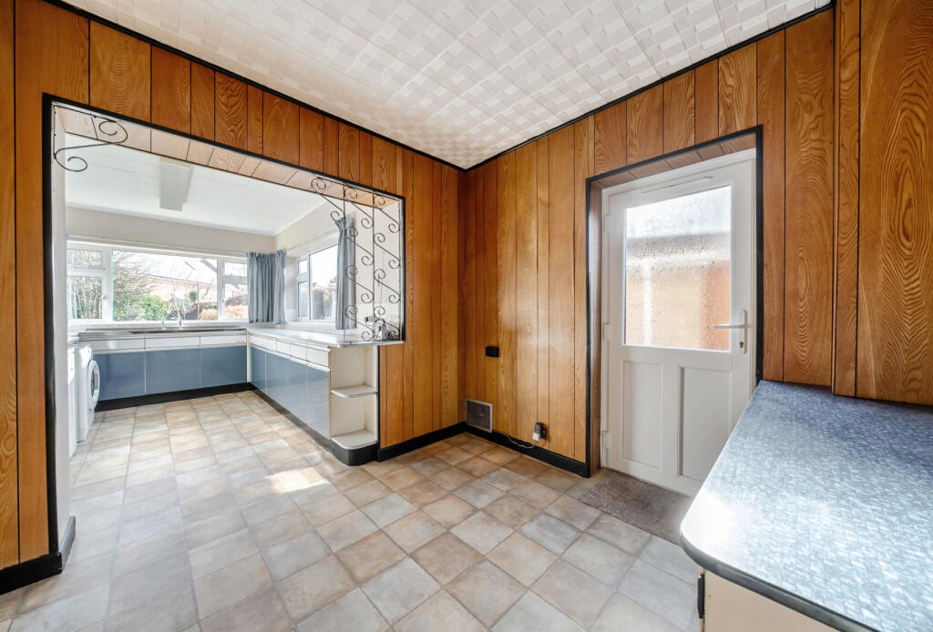 House in Tewkesbury, Bishop's Cleeve - View 3
