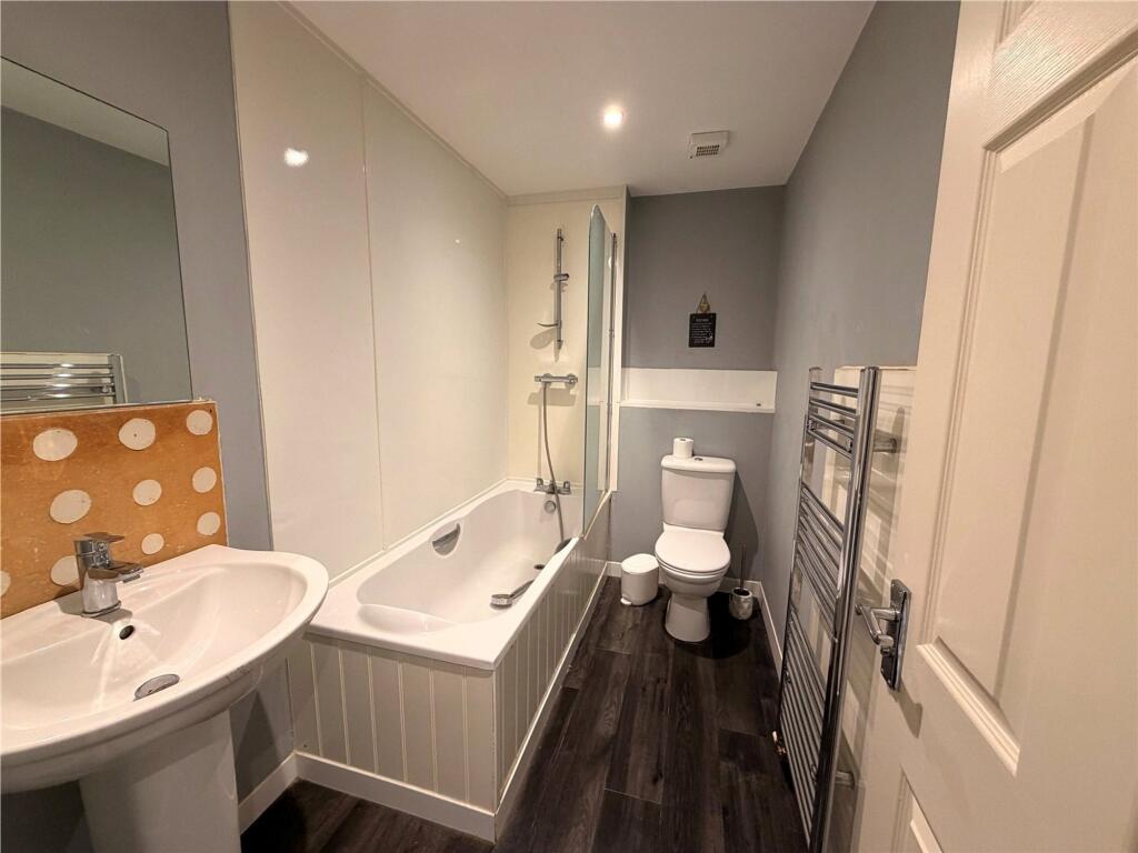 Heron Close, Farnham, GU9 photo 4