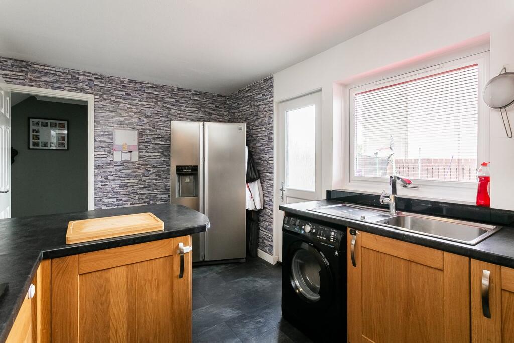 House in Edinburgh, Sighthill, Broomhouse and Parkhead - More